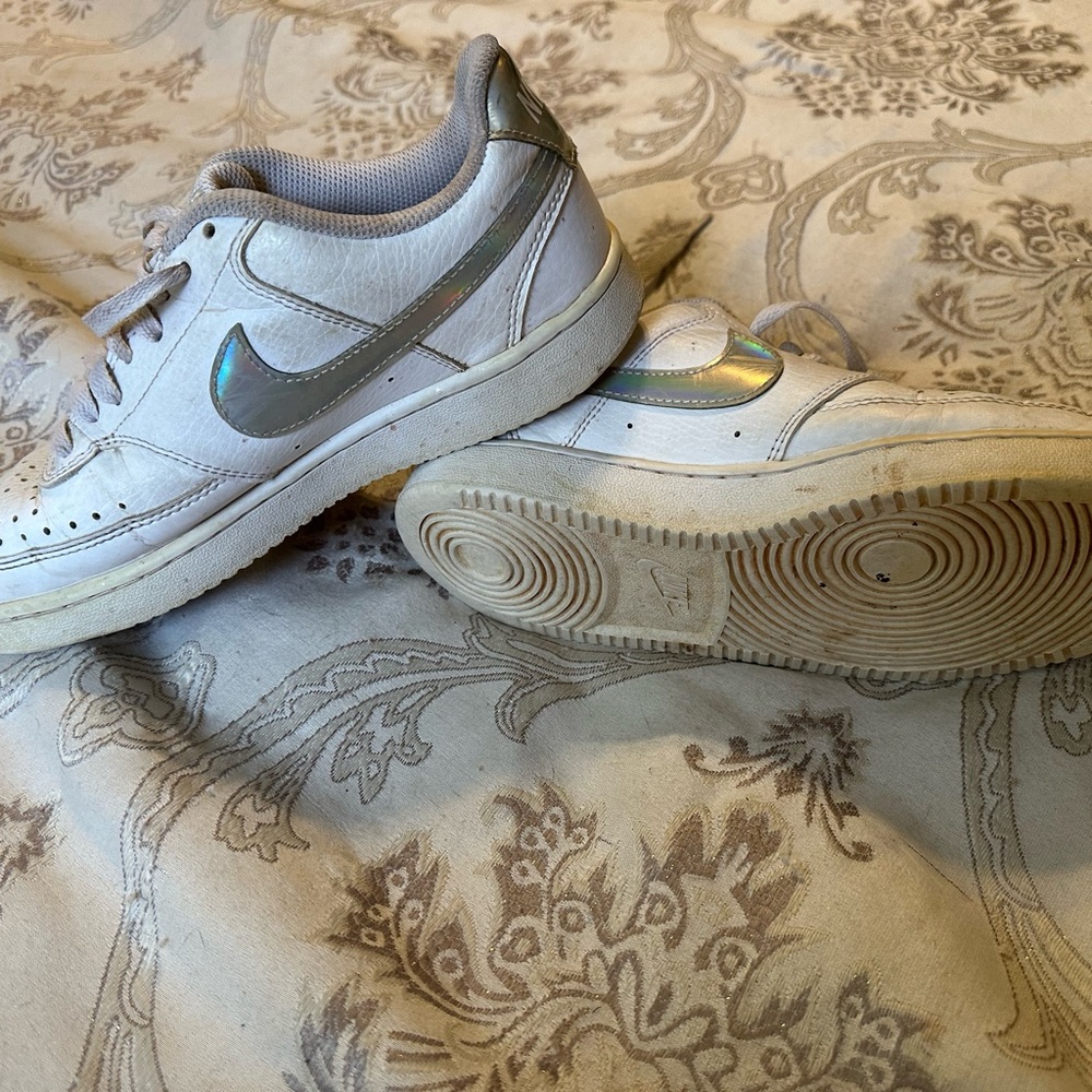 Nike Court Vision Low White Sneakers with Holographic Logo size 6.5 - Picture 3 of 9